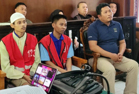SIDANG PENYALAHGUNAAN NARKOTIKA SABU, KETERANGAN TERDAKWA M.A dan A.Y BERBELIT-BELIT, JAKSA HADIRKAN SAKSI PENYIDIK POLISI Vb