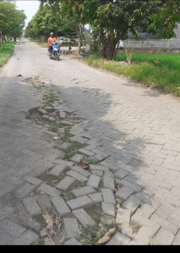 Terkenal Rawan Kecelakaan, Jalan Kabupaten Rusak, Tepatnya di Desa Landean
