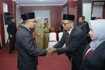 Walikota Tanjungpinang Lantik 20 Pejabat Administrator dan Pengawas DisdukCapil