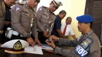  Propam Polres Pasuruan Lakukan Pemeriksaan Senpi Anggota 