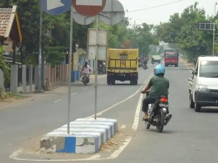 Proyek Jalan Milyaran Belum Setahun Bergelombang