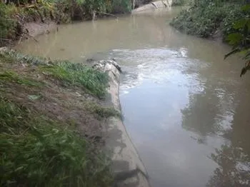 Warga RT. 03, RW 03 Balongsari Resah, Kampungnya Baniir Akibat Plengsengan Sungai Jebol.