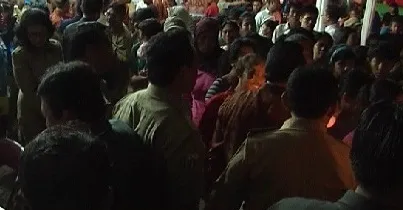 Warga Tugu Selatan Puas Dapat Pelayanan Malam Hari