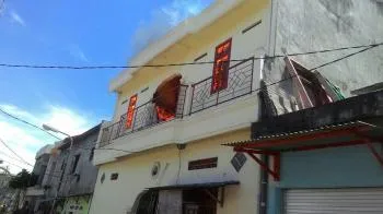 Rumah di Jalan Bibis Tama 7/12 B Tandes Terbakar, 7 Unit PMK Segera Padamkan