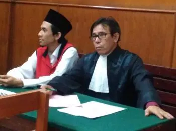 M. Brahim Lutfi Kurir 103 gram Sabu dan 3000 Ekstasi Siang Tadi Jalani Sidang Perdana. 