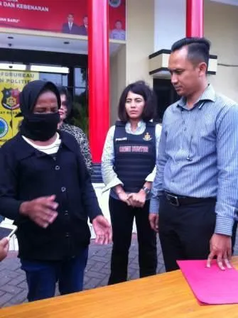Luluk Sariman (50) Waria, Tega Aniaya Anak Tetangga