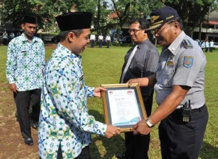 Dishub Kota Depok Terima Piagam ISO 9001:2008