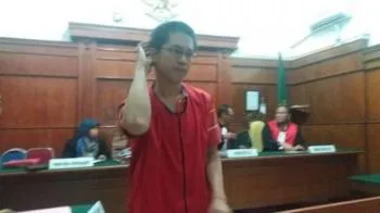  Iwan PS Terdakwa Kasus Narkoba Ancam Wartawan Seusai Sidang.