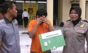 Pengedar Narkoba Menyamar Jadi Penjual Sosis Keliling.