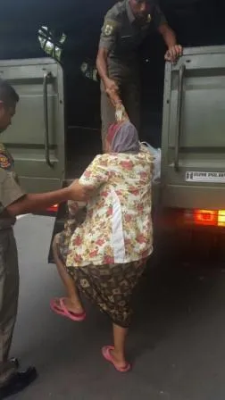 Pol PP Razia Gepeng, Belasan Orang Berhasil Diamankan.