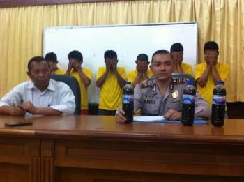 Gelar Kasus Polsek Simokerto: Ada Cafe Jual Bir Sisa Dari Pengunjung.