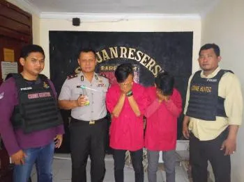 Polsek Sawahan Tangkap 2 ABG Saat Mau Pesta Sabu
