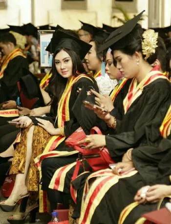 Pesinetron  Citra Oktavia Moctar (24) Siap Terjun ke Dunia Politik