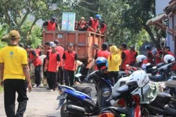 Peringati HPSN, Ratusan Petugas Kebersihan Bersih-Bersih Kota.