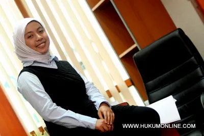Dr Ima Mayasari SH MH: Doktor Ilmu Hukum Termuda asal Jombang