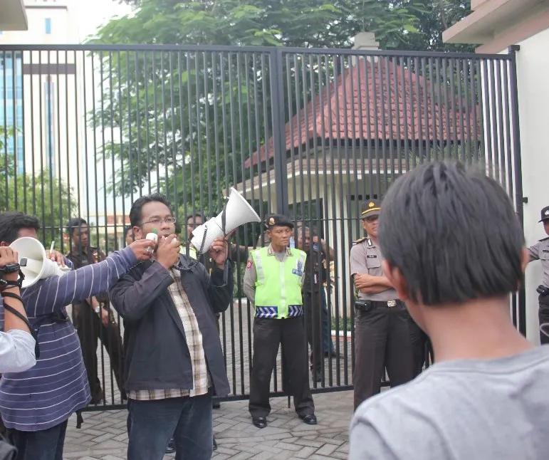 Terkait Kasus Mobdin dan Proyek Telkom, MP3KP Demo Kejati Jatim