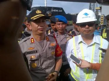 TKBM dan FSPMI Pelabuhan Tanjung Perak Lakukan Aksi Mogok Kerja.
