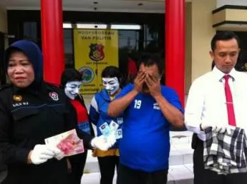 Pitrad Mesum RIA Jl. Cipunegara Digrebek PPA Polrestabes Surabaya.