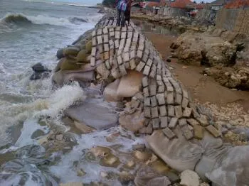 Seumur Jagung, Tangkis Laut Rp. 42 M