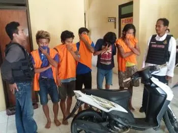 Salah Paham Berkhir Pengroyokan