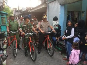 Kapolsek Sawahan Bersepeda  Angin Pantau wilayah Kerjanya