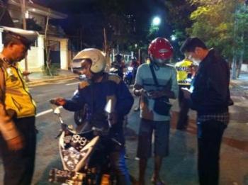 Gelar Cipkon , Polsek Genteng Amankan 4 Sepeda Motor Dan 30 Pelanggar 