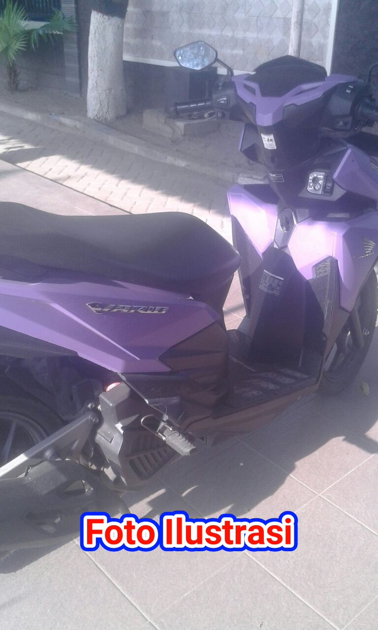 Polwan Cantik Helmnya di Sabet Clurit, Sepeda Motor nya Dirampas. 