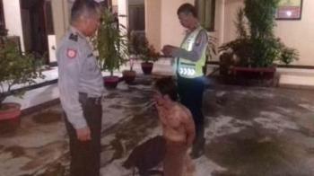 Nyolong Burung Murai, Antarkan Murzito ke Jaruji Besi Mapolsek Wonocolo.