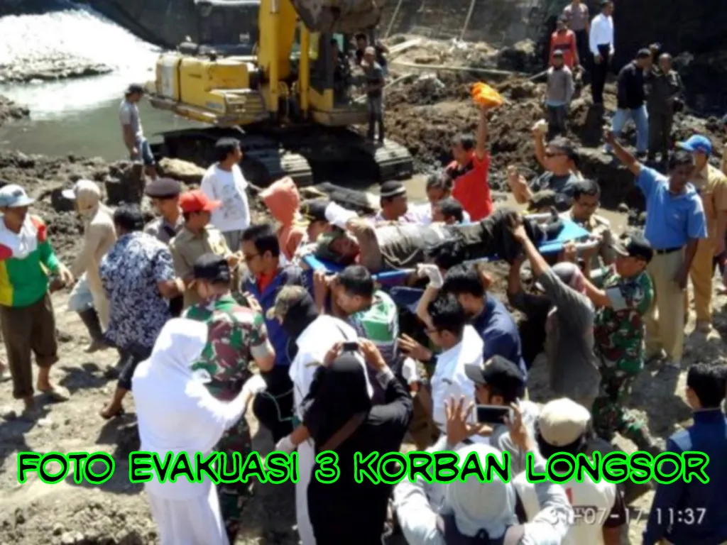 Berhasil di Selamatkan, 3 Pekerja yang Tertimbun Tanah Longsor.