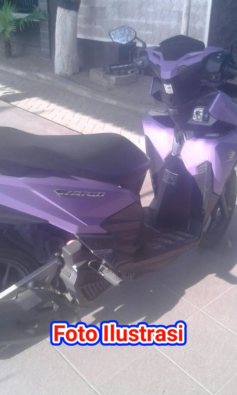 Polwan Cantik Helmnya di Sabet Clurit, Sepeda Motor nya Dirampas. 