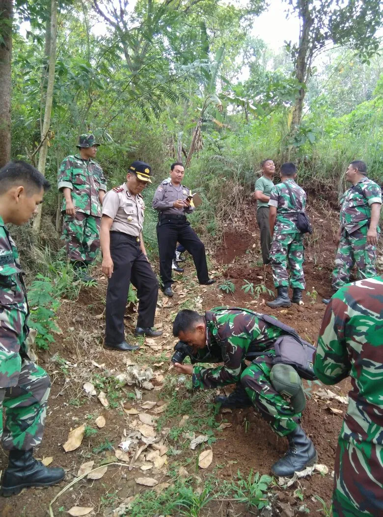 Buawi Tergeletak Kena Peluru Nyasar.
