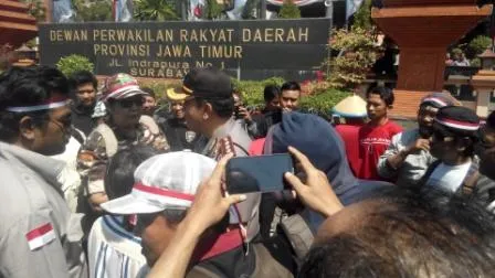 Patung Kwaan Sing Tee Koen Tuban di Gugat Gabungan Elemen Bhoemi Putra.