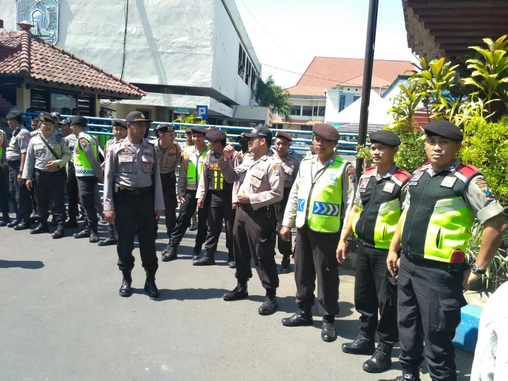 Kapolsek Beji Pimpin Pengamanan Unras PT. Sunghyung