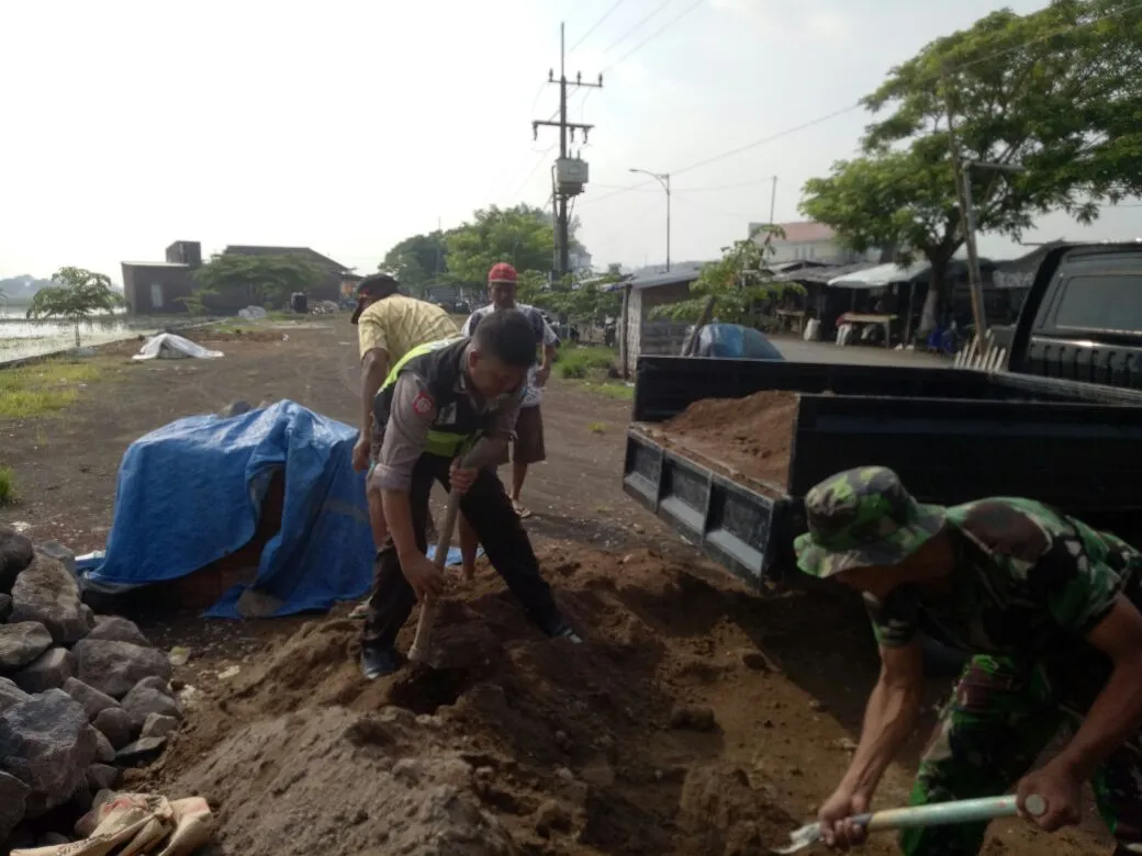 Pasca Banjir, 3 Pilar Desa Kedung Boto Lakukan Karya Bakti.
