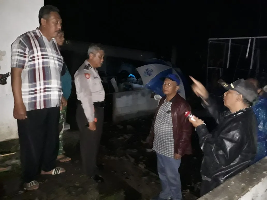 Polsek Prigen Pantau Dampak Angin Puting Beliung.