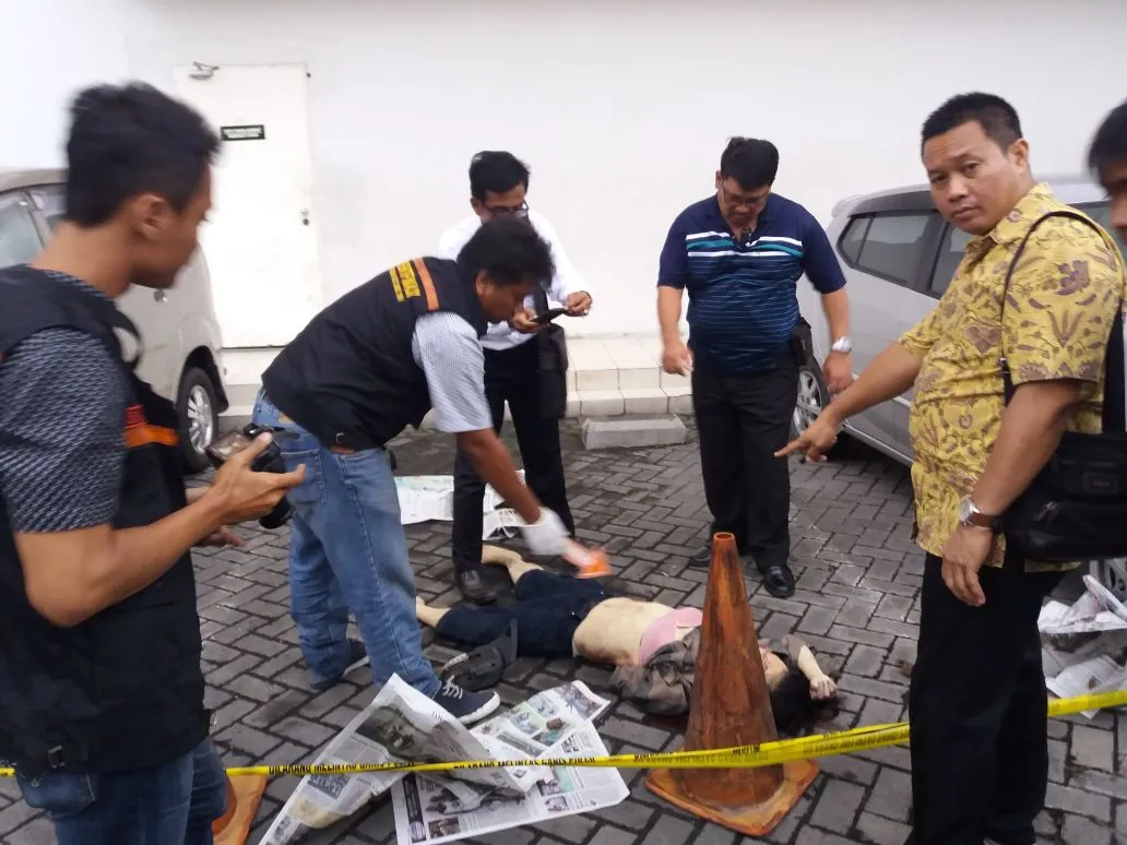 Terjun Dari Lantai 18 Puncak Permai Darmo, Wanita Paruh Baya Tewas Seketika.