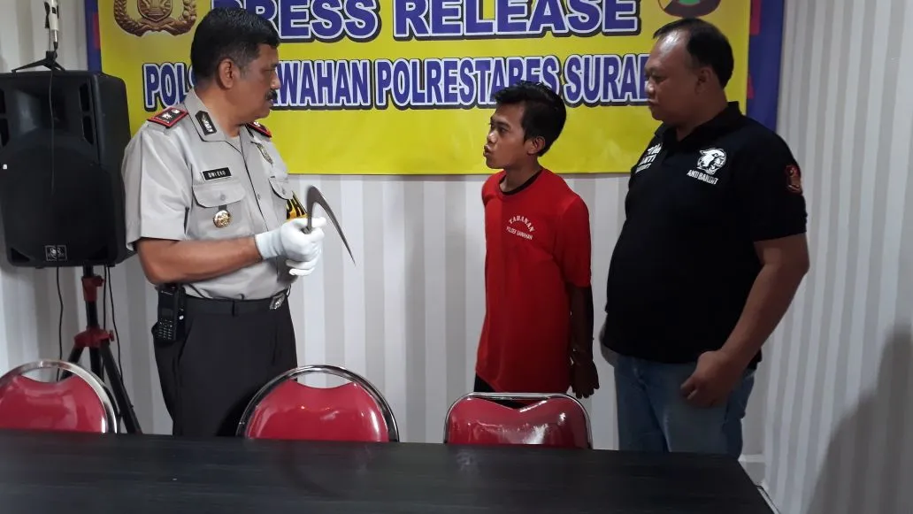 Selipkan Clurit di Ketiak, Arek Simogunung Dikrangkeng