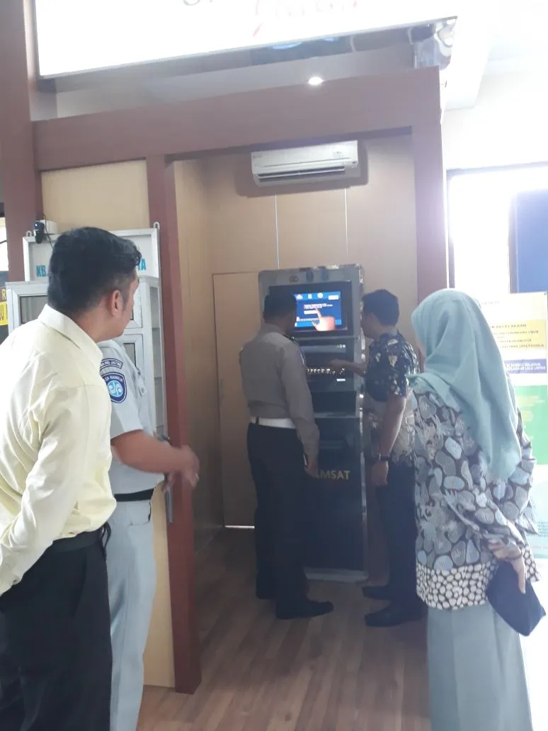 Tim Supervisi Polda Jatim dan Dispenda Kunjungi Samsat Kota Pasuruan.