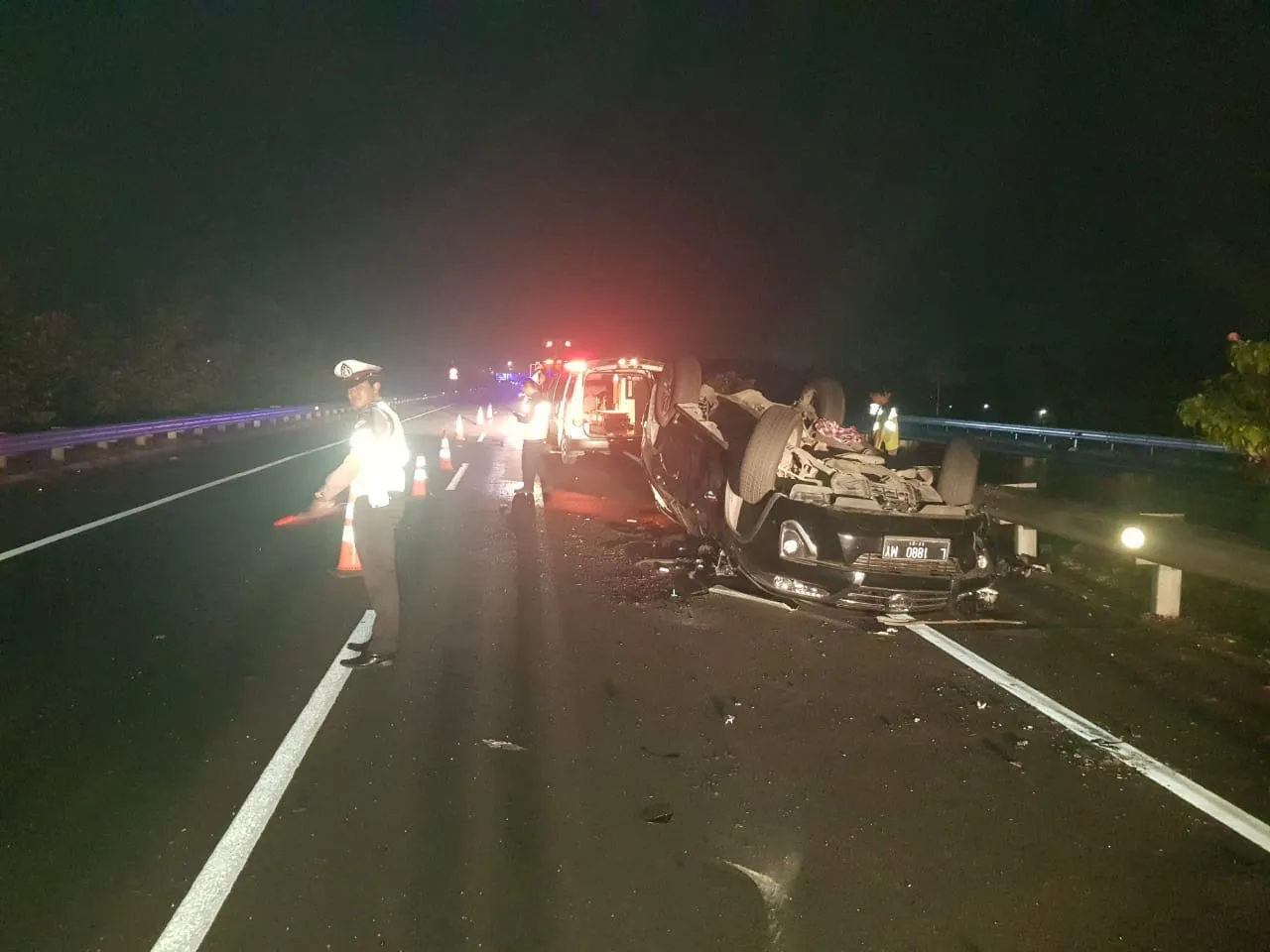 Sedan Terbalik di Tol Porong, 2 Meninggal Dunia 4 Luka-Luka.