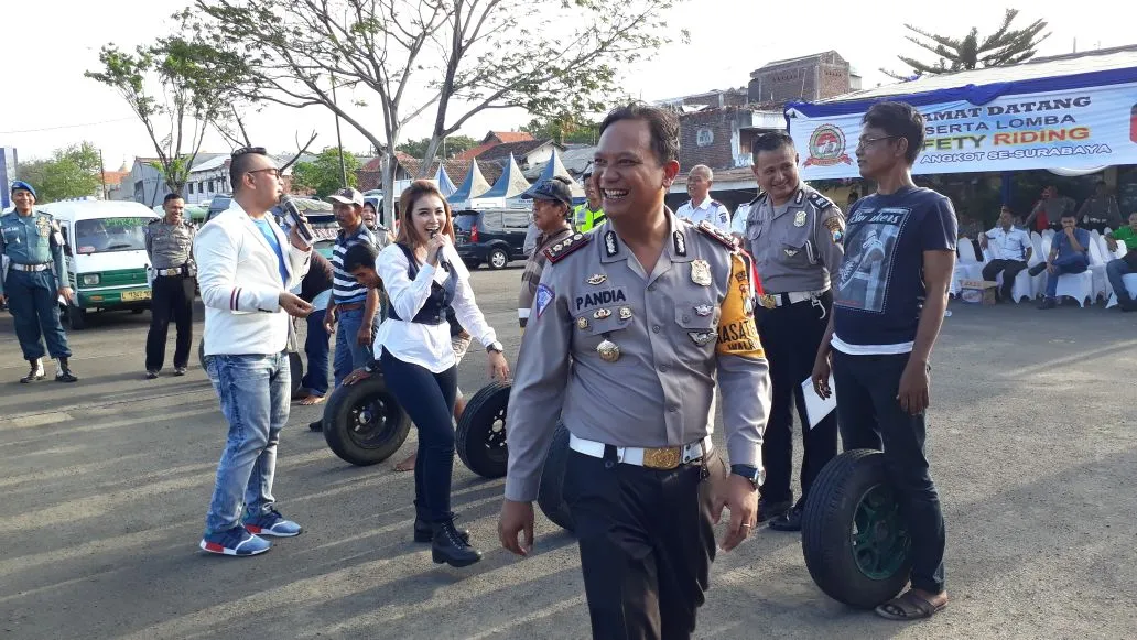 Peringati Hari Bhayangkara ke 72, Satlantas Polrestabes Surabaya, Gelar Lomba Bongkar Pasang Ban.
