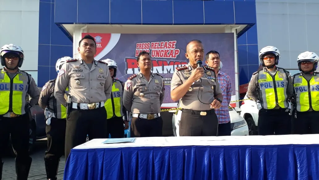 Timsus Satlantas Polrestabes Surabaya, Amankan Puluhan Mobil Bodong.