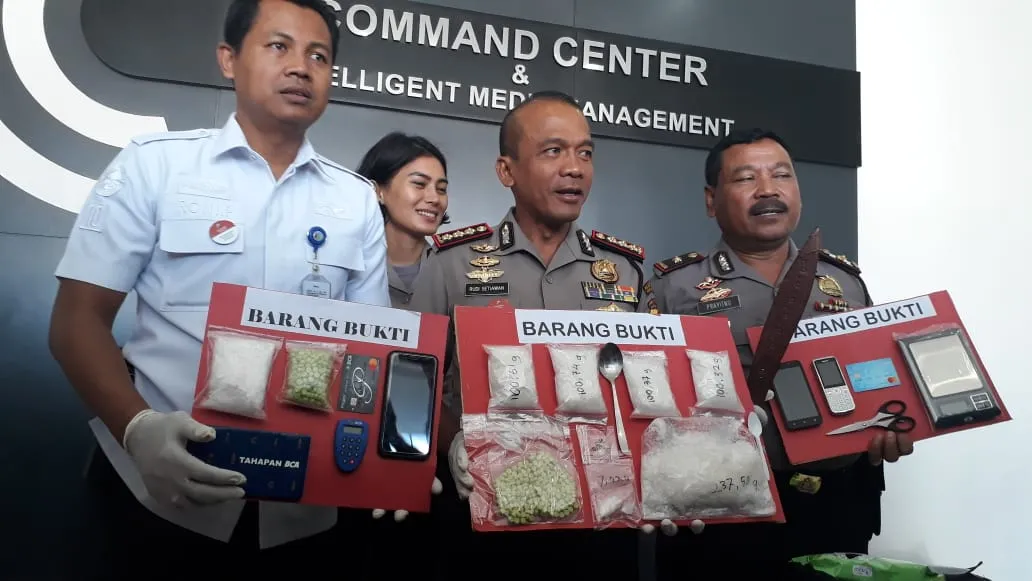 2 Kurir 7 Ons Sabu dan 173 Butir Ekstasi Jaringan Lapas, Dibekuk Polrestabes Surabaya.