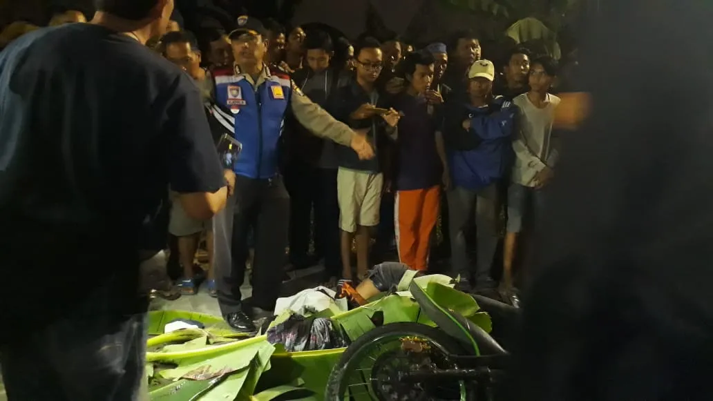 Truck VS Sepeda Motor, Andriono Meninggal Dunia di TKP.
