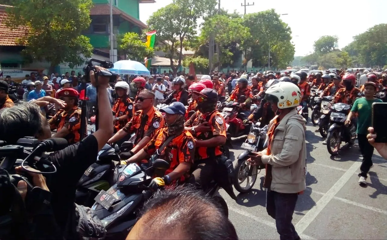 Pemuda Pancasila Dinginkan Surabaya, Mediasi Massa Pro Kontra Hastag 2019 Ganti Presiden.