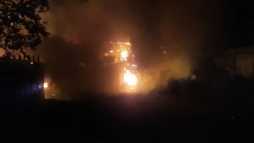 Pabrik Krupuk Terbakar, Timbulkan Suara Ledakan.