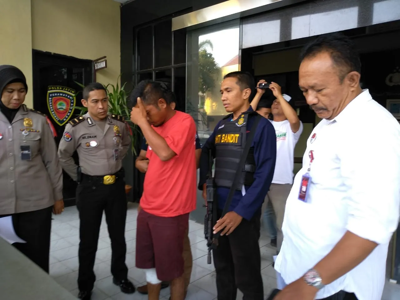 Ngaku Polisi Rampas HP Dan Mau Perkosa Wanita, Dony Ditembak Polisi.