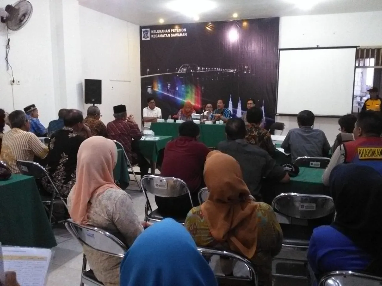 Bapeko, Kabag Pemerintahan Surabaya dan Camat Sawahan, Bahas Murenbang 2019 di Kelurahan Petemon.