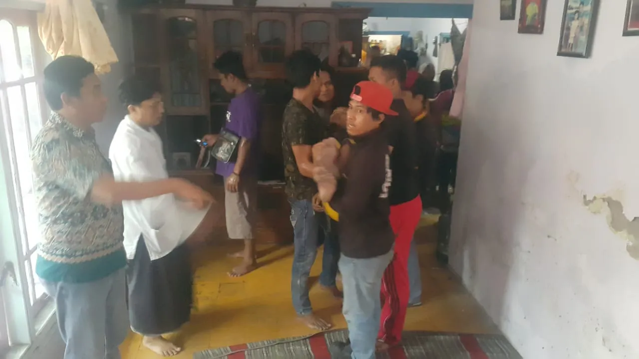 Diduga Putus Cinta, Juaidi Pilih Gantung Diri Hingga Tewas.