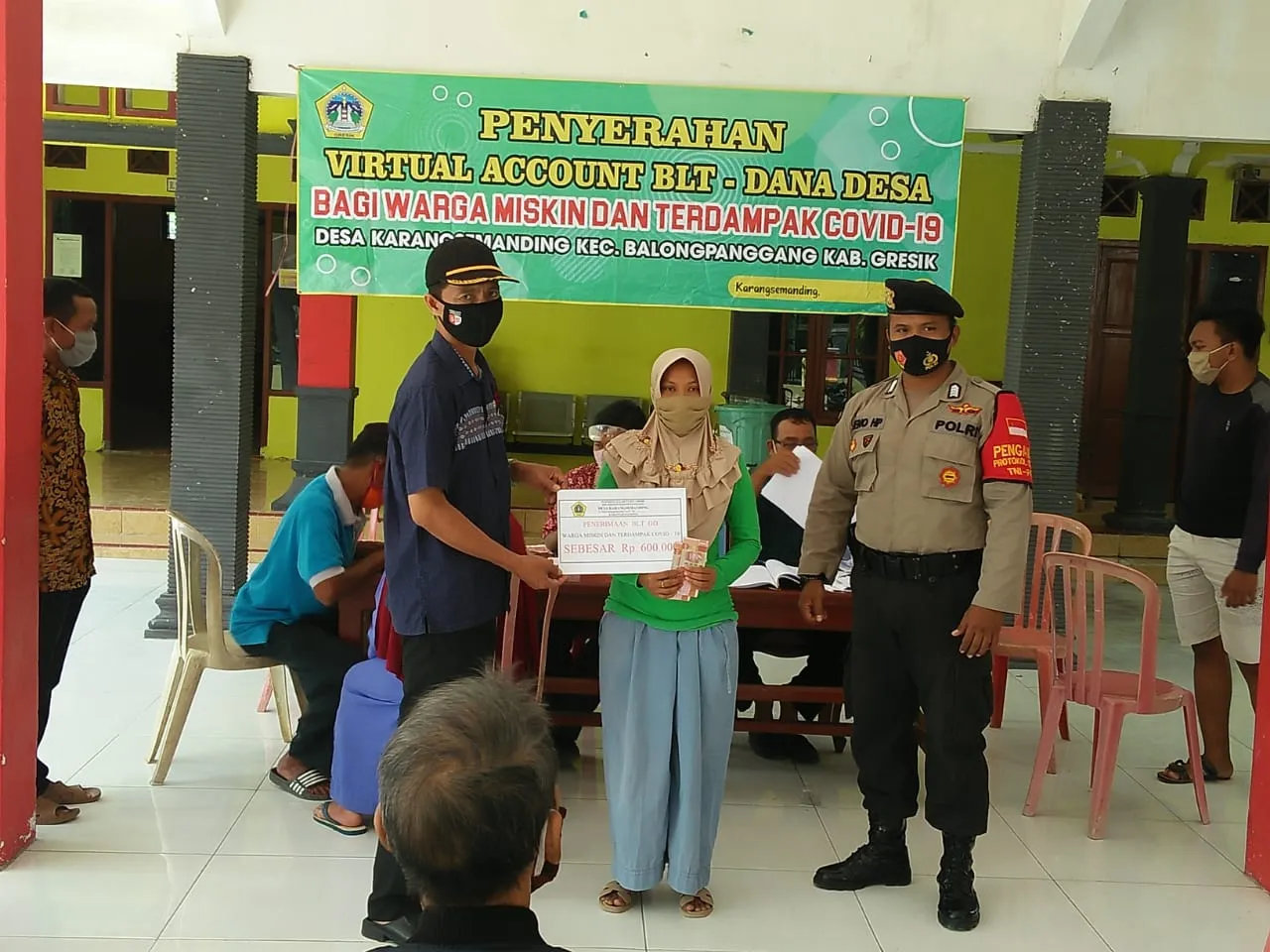 Pemdes Desa Karang Semanding, Salurkan BLT-DD Tahap III.