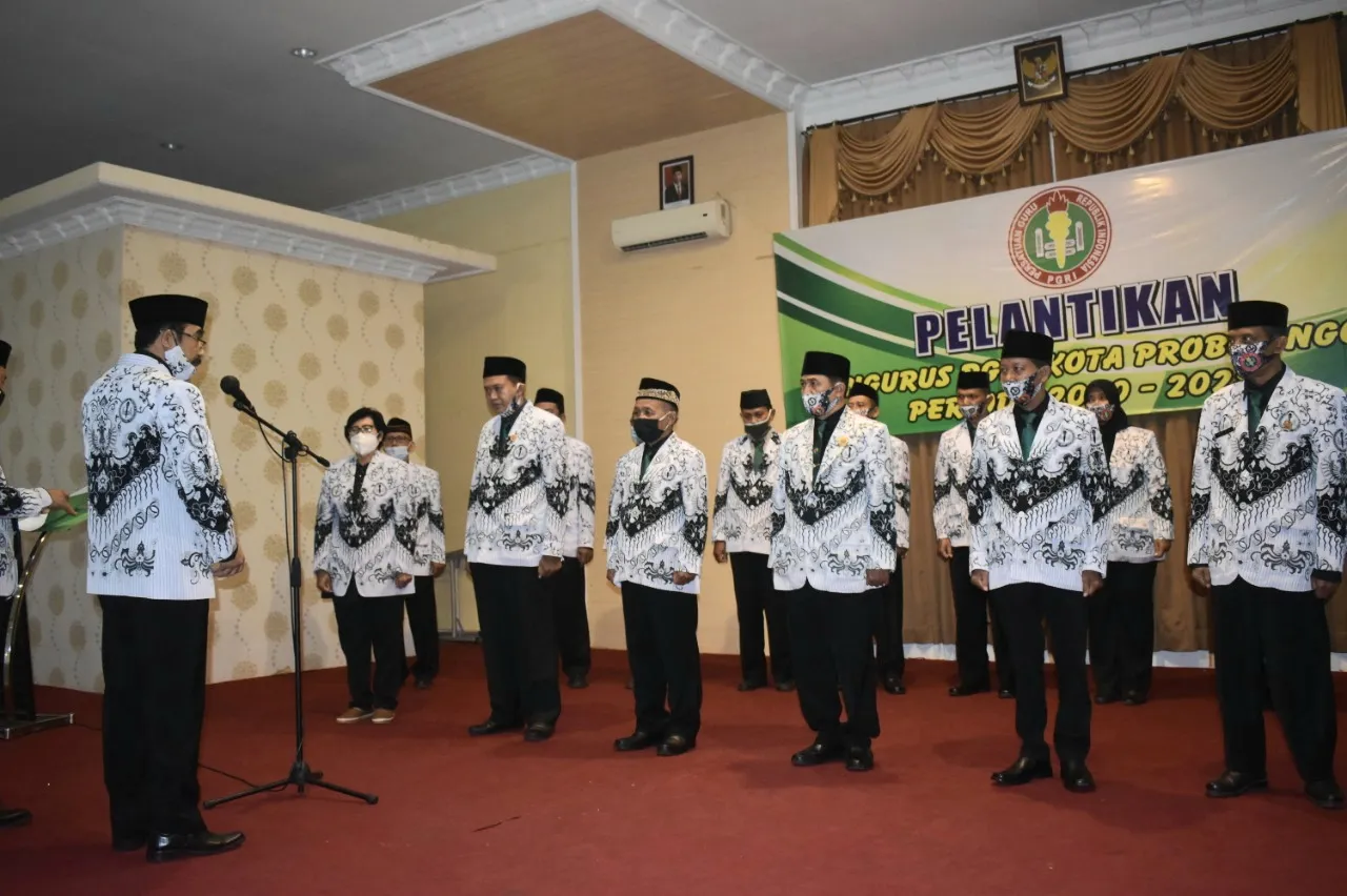 SLAMET ZAINUL ARIFIN DI LANTIK MENJADI KETUA PGRI KOTA PROBOLINGGO